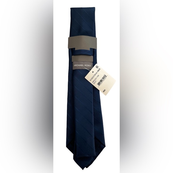NWT Michael Kors Navy Blue Quincy Solid Stripe Tie! - Picture 2 of 6